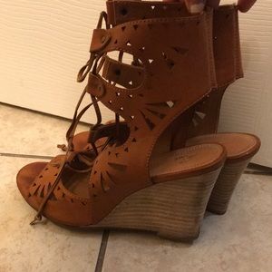 Mari. A wedges sandals